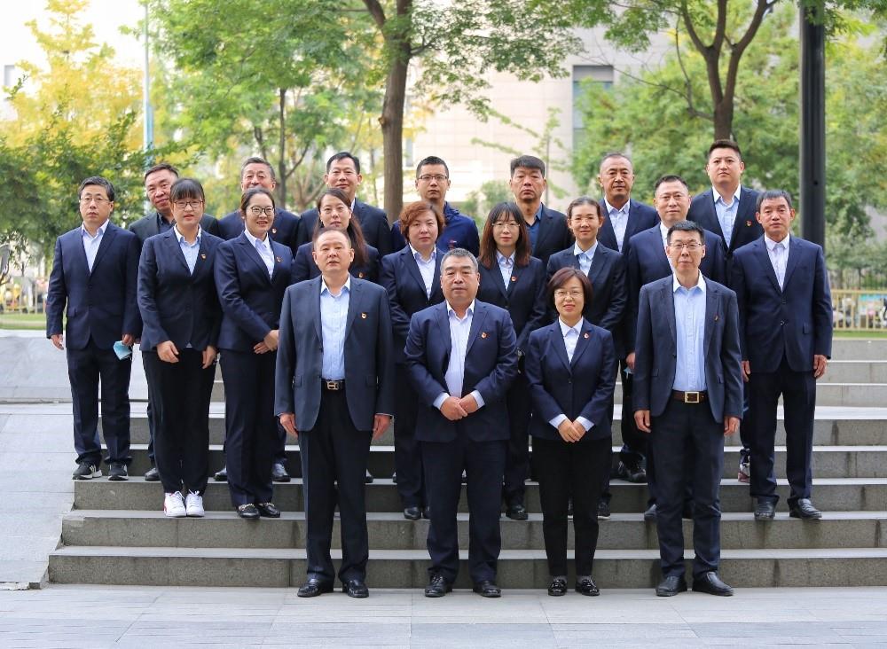 多元團隊凝合力，同舟共濟揚帆起